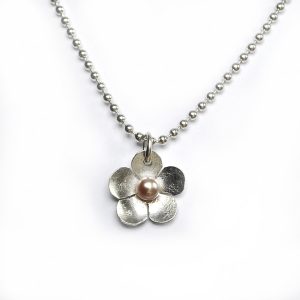 Hänge Tora med pärla