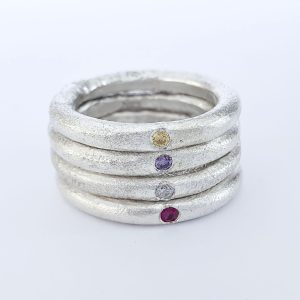 Smälta ringar med infälld Cubic Zirkon